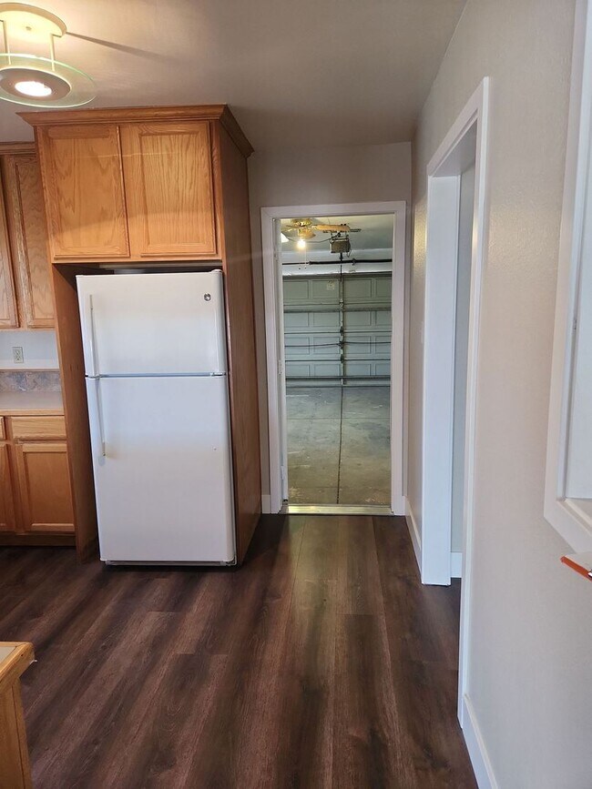 Building Photo - A Fabulous 3 Bedroom Single Story Home with a Pool/Spa.