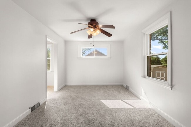Building Photo - FIRST MONTH FREE* Twin home with new carpe...