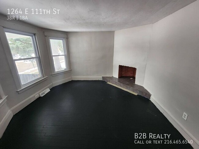 Building Photo - 1264 E 111th St