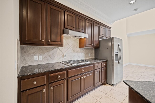 Building Photo - 2047 Palm Forest Ln
