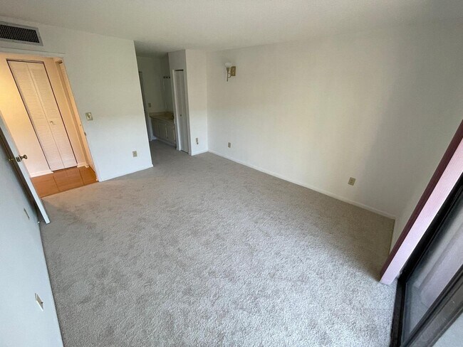 Building Photo - Calusa 403DN