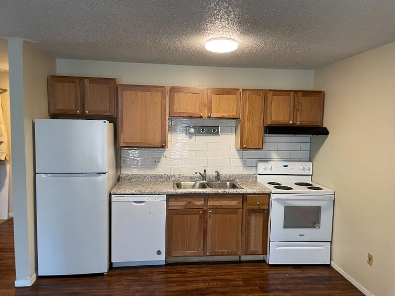 Building Photo - 3300 Minnehaha Ave