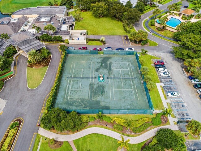 Building Photo - 6866 Briarlake Cir