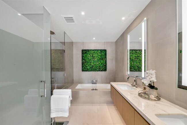 Building Photo - 2311 SE 17th St