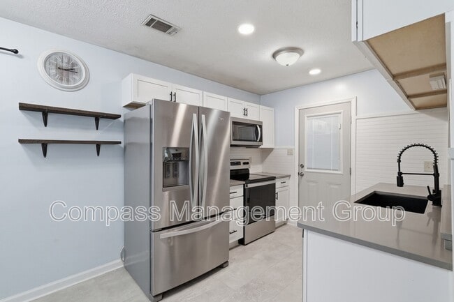 Building Photo - 7668 Chatham Cir NW