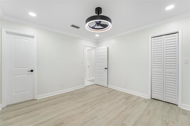 Building Photo - 6073 Fieldcrest Dr