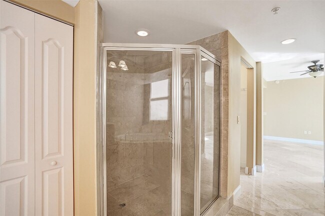 Building Photo - 101 S Ocean Dr