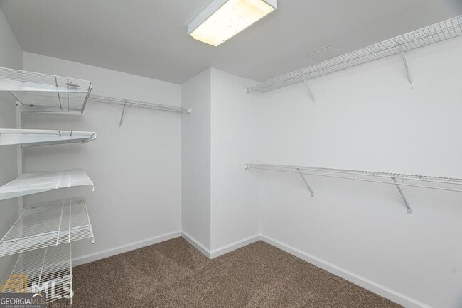 Building Photo - 225 Heritage Lake Dr