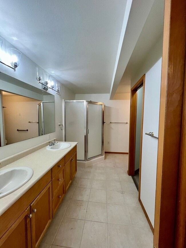 Building Photo - Charming 2 Bedroom House overlooking Birch...