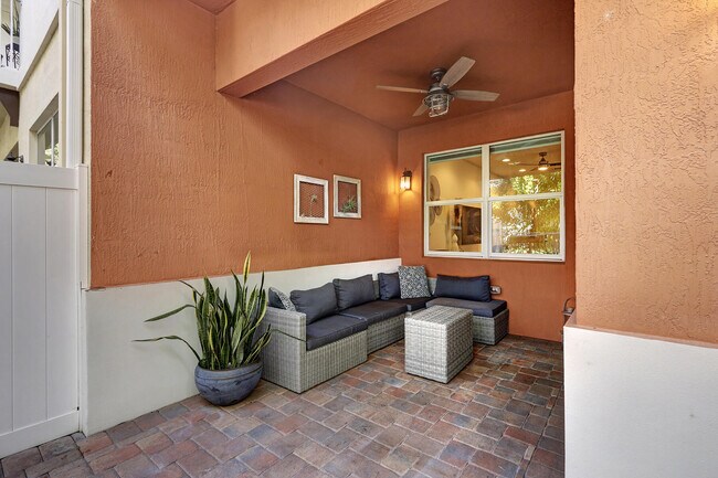 Building Photo - 100 NW 69th Cir