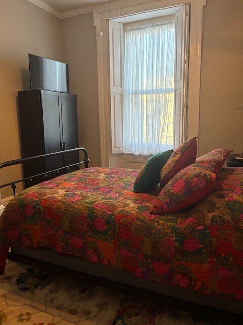 Building Photo - 605 SE Riverside Dr