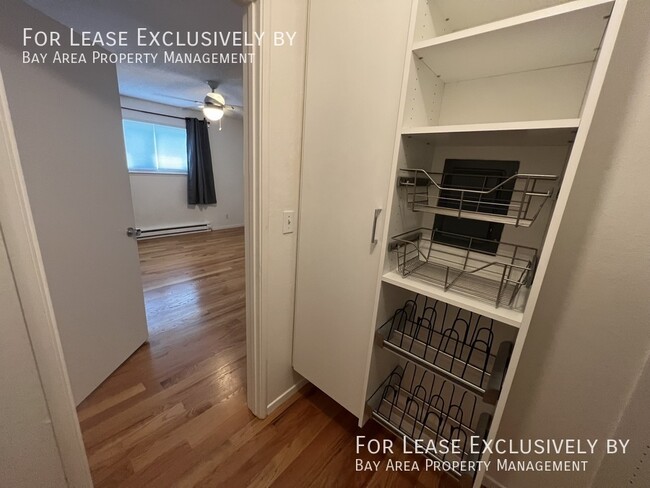 Building Photo - Pet-friendly, ground floor 2BR/2BA condo n...