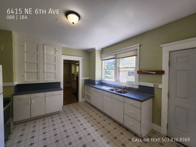 Building Photo - Lovely Studio Apartment Available in Woodlawn