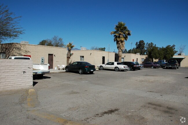 Building Photo - 400 N Westmoreland Ave