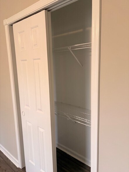 Building Photo - 10738 N Park Ave