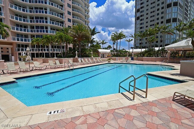 Building Photo - 8231 Bay Colony Dr