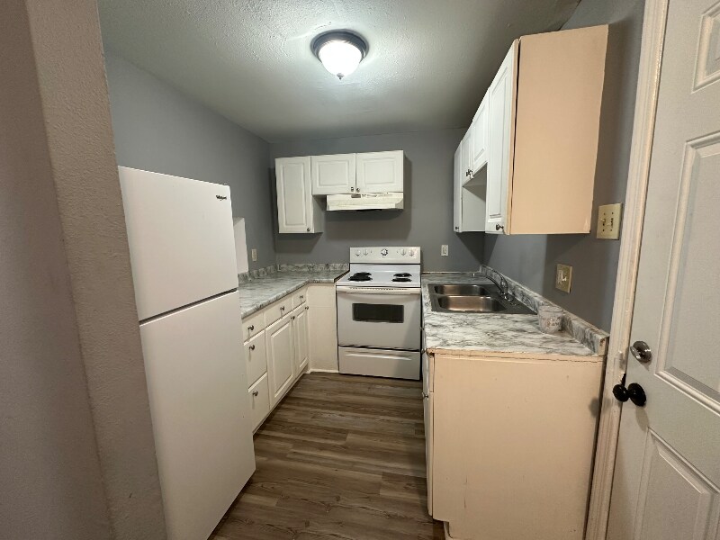 Building Photo - 3307 Kabel Dr