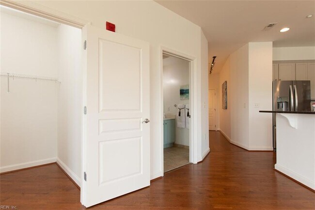 Building Photo - 670 Town Center Dr