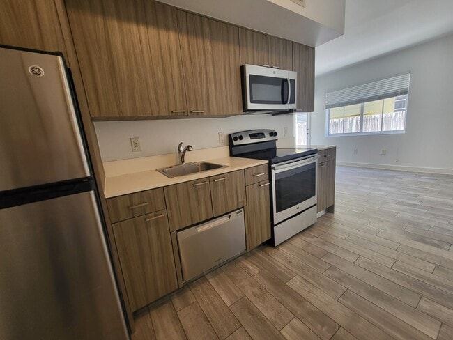 Building Photo - 551 Michigan Ave