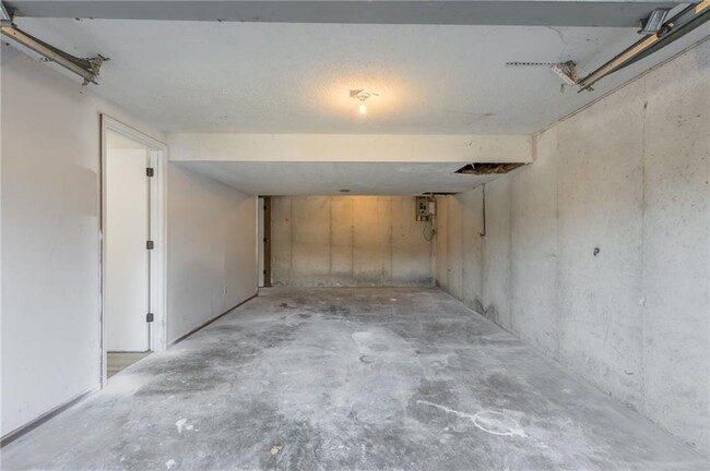 Building Photo - 408 S 73rd Ter