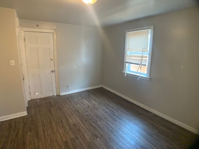 Building Photo - 1 Bed Duplex OKC