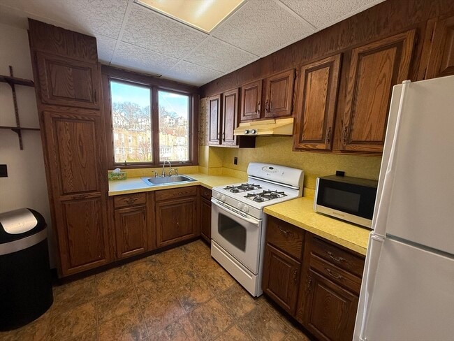 Building Photo - 7 Wallingford Rd