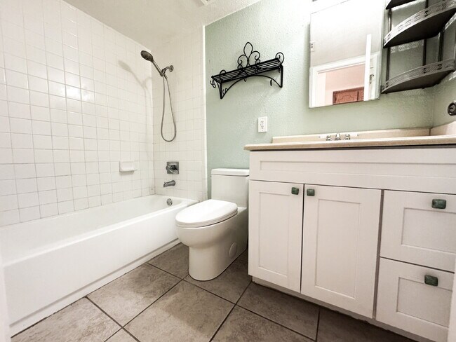 Building Photo - "Charming 2-Bedroom Oasis in Yuma with Mod...