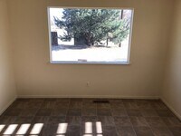 Building Photo - <b>2 Bedroom Home with Large Yard<br><br>