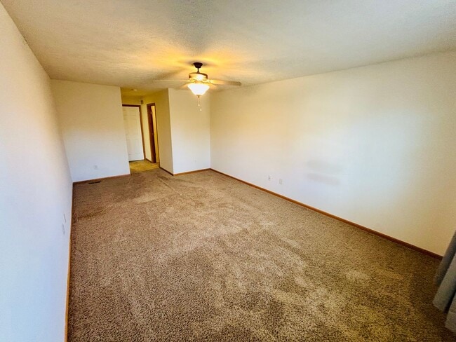 Building Photo - Beautiful Townhouse in Elkhorn School District