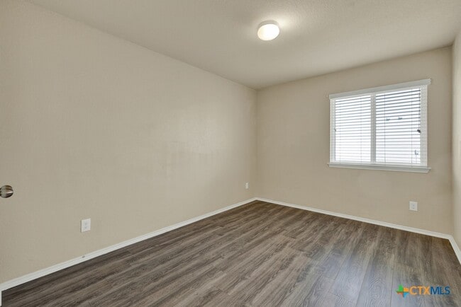 Building Photo - 1512 Doncaster Dr