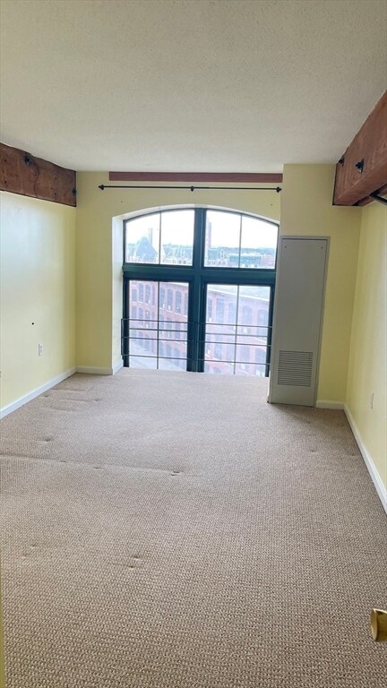 Building Photo - 200 Market St