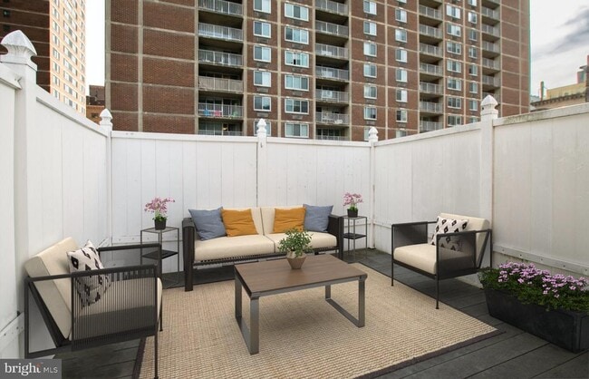 Building Photo - 1501 Locust St