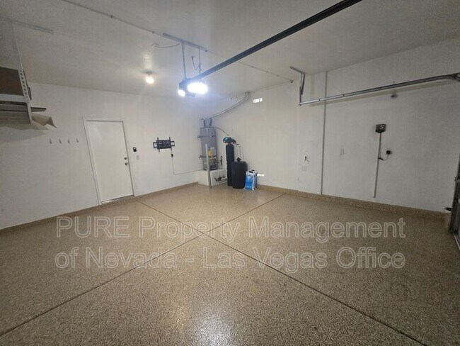 Building Photo - 9389 Black Wolf Ave