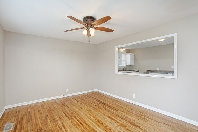 Building Photo - 121 Highland Dr