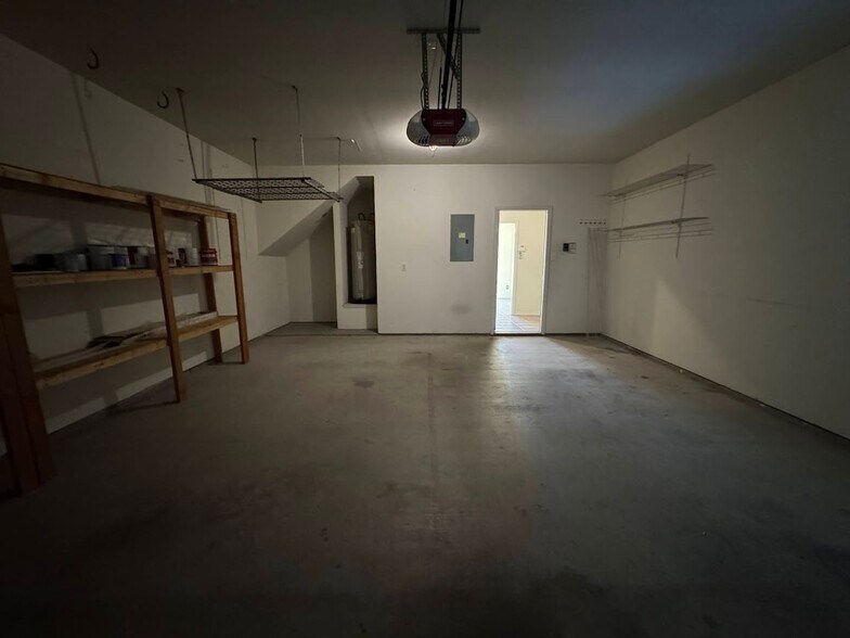 Building Photo - 217 Tepee Dr