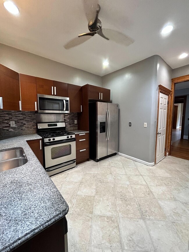 Building Photo - 1437 E Capitol St SE