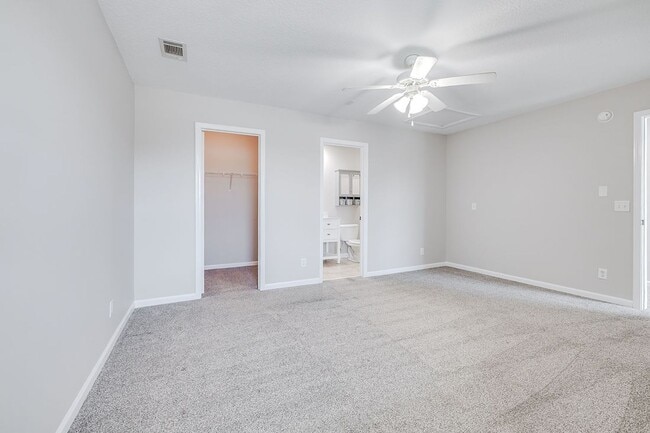 Building Photo - Spacious 4BR Townhome with Elevator in the Heart of Pooler