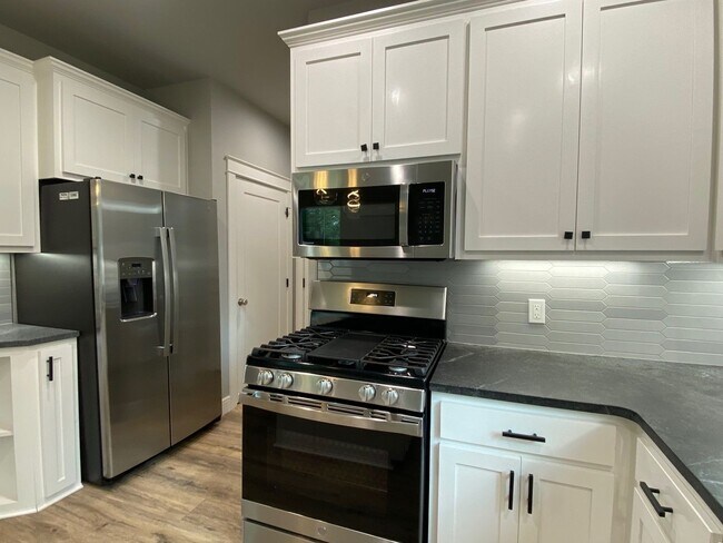 Building Photo - Beautiful home for rent in Coweta!!