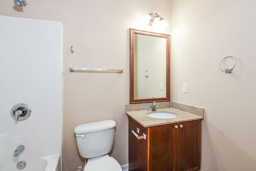 Building Photo - 410 Deepstream Crossing