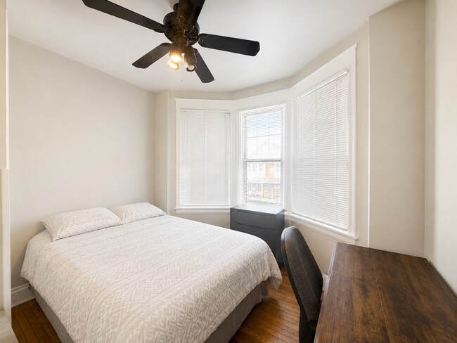 Building Photo - 6 Bed/2 Bath Mins. from UC Campus $600/pp ($3,600/mo)!