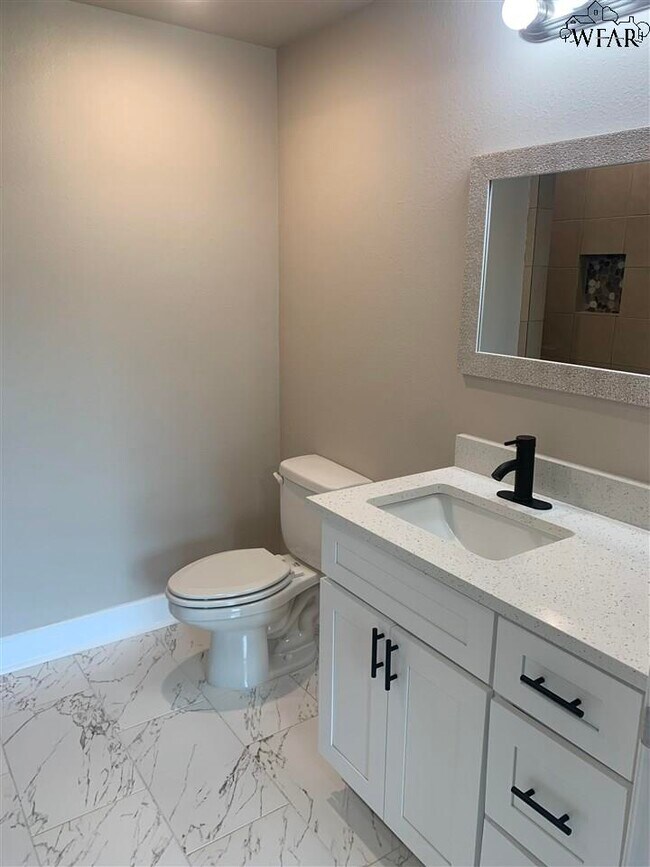 Building Photo - 436 W College St