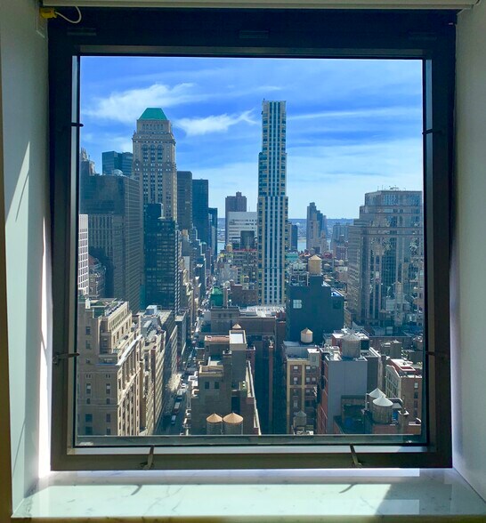 Unique Views from 40th Floor. - 100 W 39th St