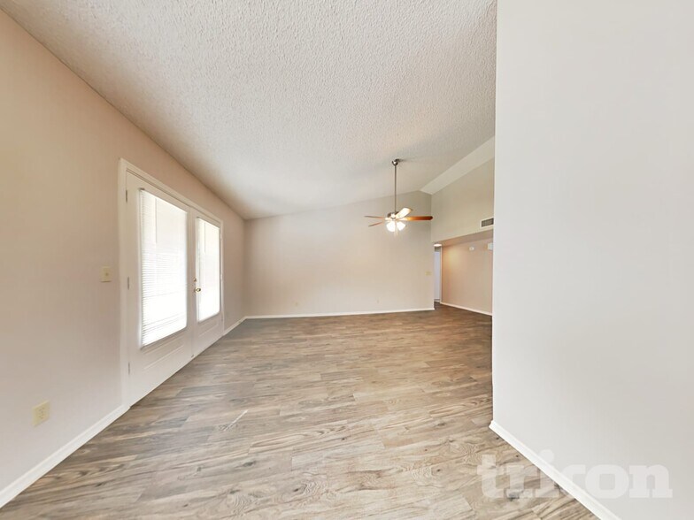 Building Photo - 8427 W Orchid Ln