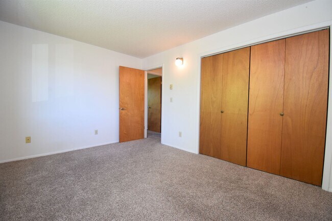 Building Photo - Spectacular views of the Bridgers!  Cute 2 bedroom 1.5 bath apartment