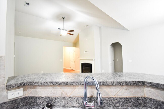 Building Photo - Coming Soon: 3 BEDROOM 2 BATHROOM - PETS C...