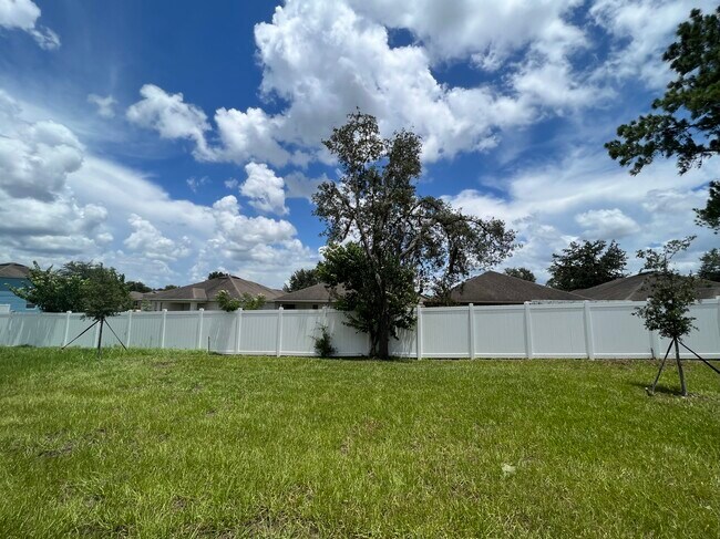 Building Photo - 352 Argyll Dr