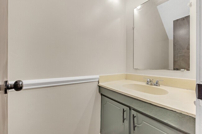 Building Photo - 1838 Quail Park Cir