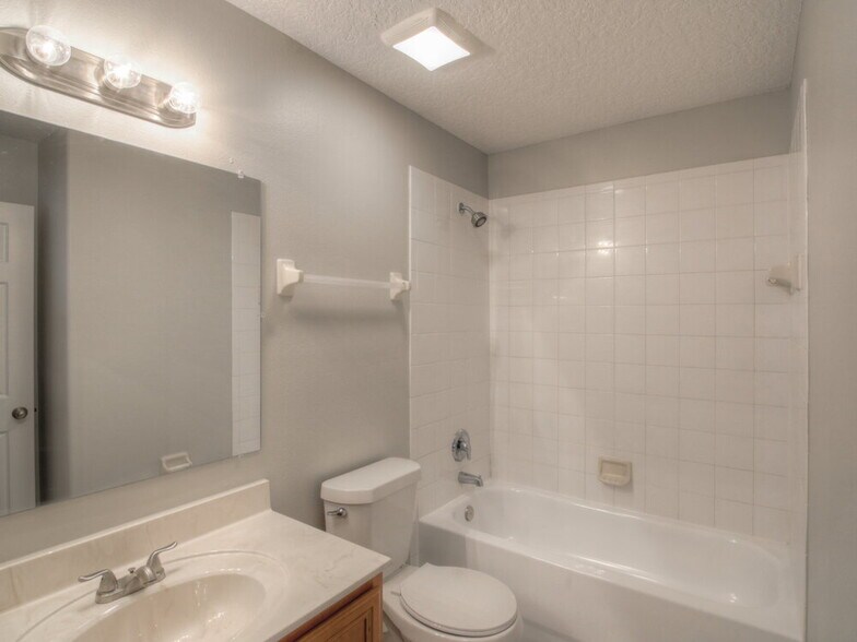 Building Photo - 3813 Pyrite Dr