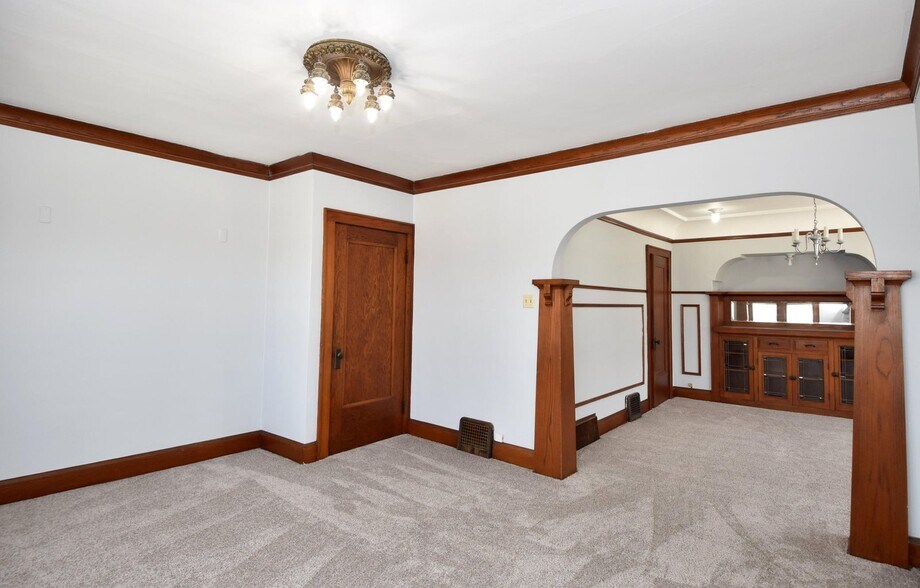 Building Photo - 5831 W Rogers St