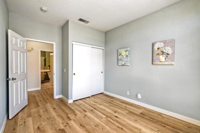 Building Photo - Beautiful 2 Bed, 2 Bath Sabre Springs Townhome with 1 Car Garage